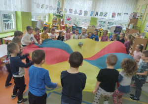 Zabawy z chustą animacyjną