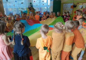 Zabawy z chustą animacyjną