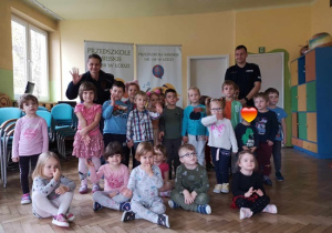 Pamiątkowe zdjęcie - grupa Pszczółki i Biedronki