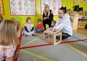 Dzieci wysłuchały informacji i ciekawostek o zwierzęciu