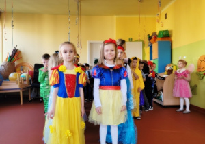 Śnieżki dwie..