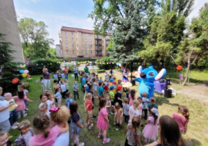 taniec z maskotką