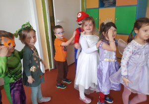 Przedszkolaki w przepięknych strojach
