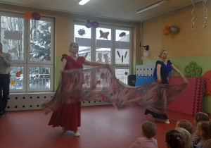 Taniec z chustą