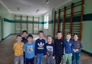 Zdjęcie grupowe chłopców