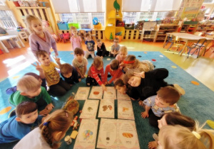 ustalamy co powinno znaleźć się świątecznym koszyku
