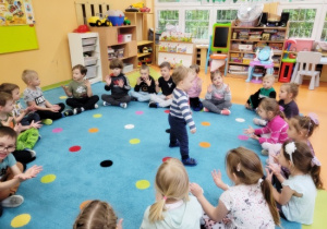 chwila na pląsy na dywanie