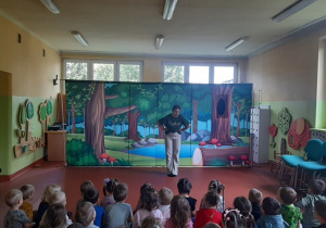 Przedszkolaki gotowe na spektakl