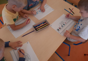 Praca przy stolikach
