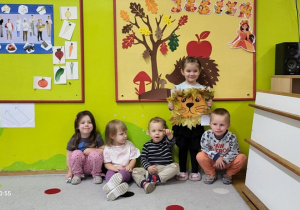 Wykonanie jesiennej pracy plastycznej w małej grupie - II
