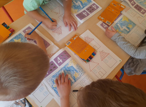 Praca indywidualna przy stolikach