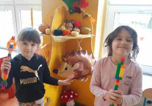 Dziewczynki lubią zabawy nowymi klockami