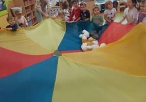 Zabawy z chustą animacyjną