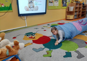 Dziewczynka w tunelu