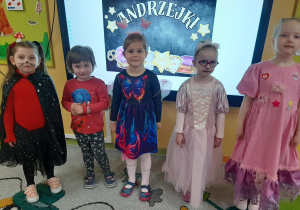 Dziewczynki w przepięknych strojach