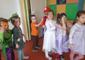 Przedszkolaki w przepięknych strojach