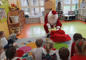 Ukryte prezenty w worku Świętego Mikołaja