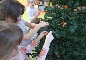 Dekorujemy choinkę