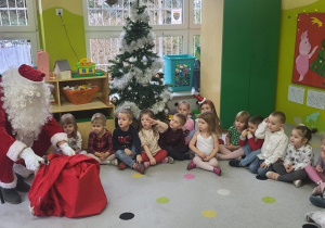 W oczekiwaniu na prezenty od Świętego Mikołaja