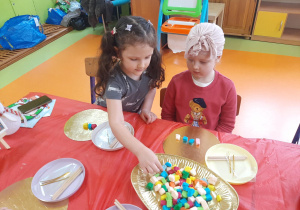 Odliczamy po 5 kolorowych kostek