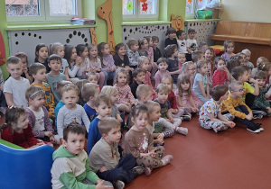 Dzieci czekają na występ