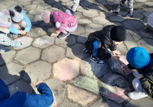 "Pszczółki" miło spędzają czas na świeżym powietrzu