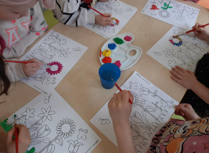 Lubimy malować farbami - "Wiosenne kwiaty"